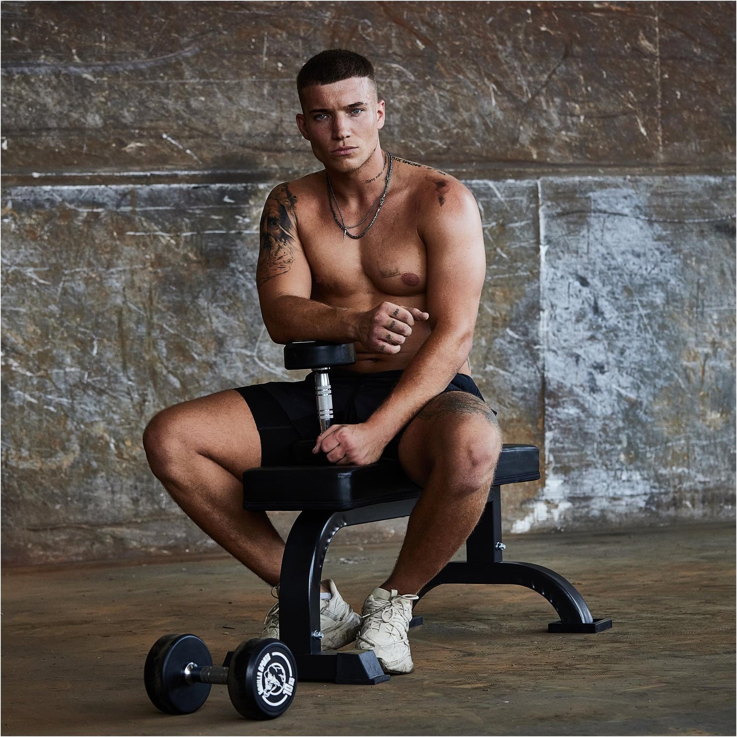 Flachbank Massiv Schwarz - Gorilla Sports Schweiz