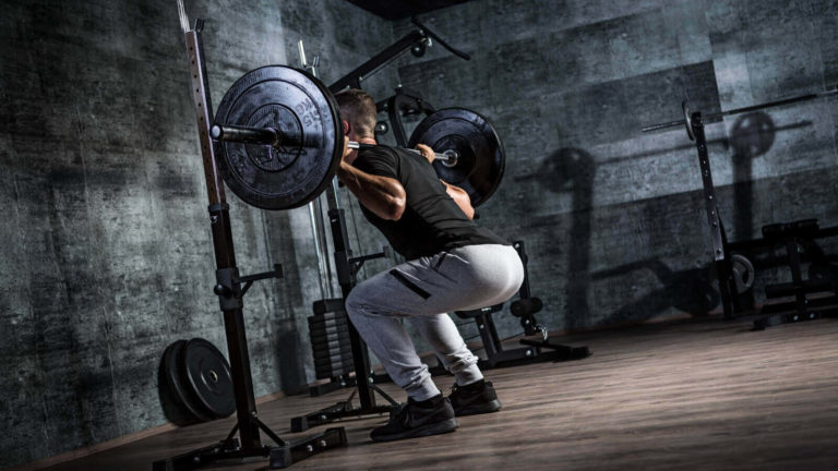 Squats: Warum Du unbedingt Kniebeugen in Dein Workout integrieren solltest!